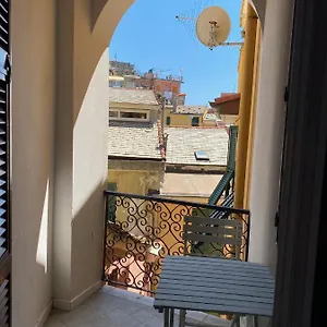 https://carugio-rooms.hotelitalianriviera.com